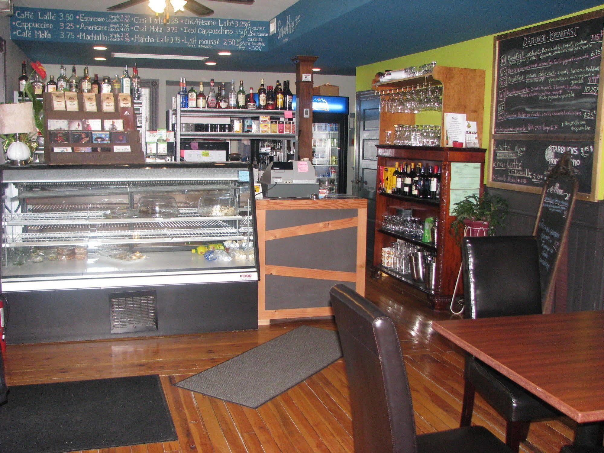Auberge D'Anjou-Cocooning Cafe Petit Rocher Bagian luar foto