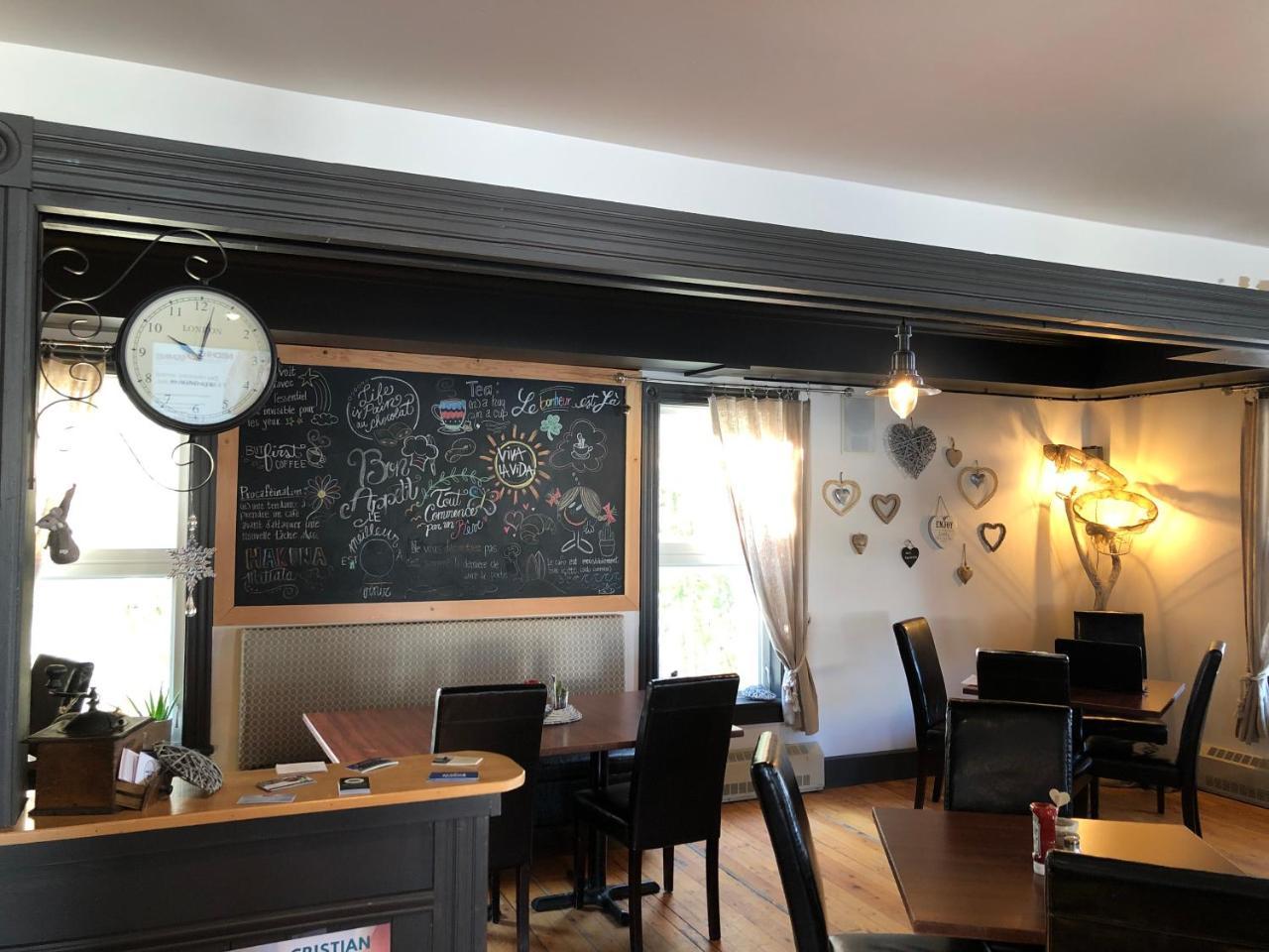 Auberge D'Anjou-Cocooning Cafe Petit Rocher Bagian luar foto